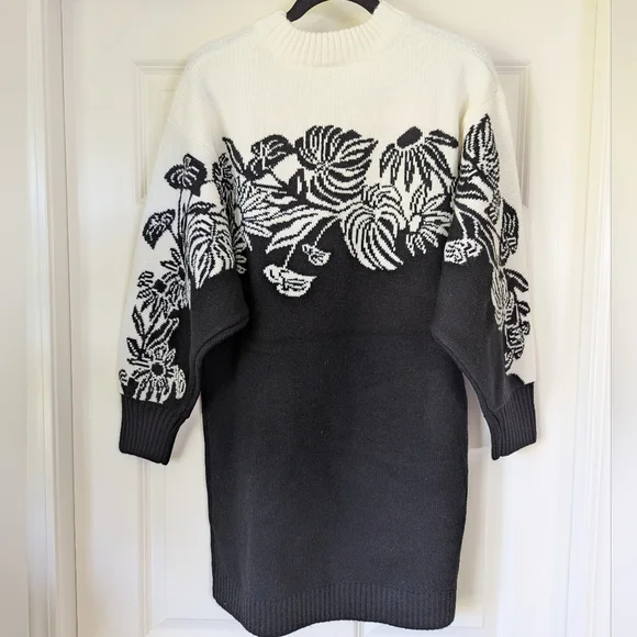 NWT FARM RIO Surreal Garden Knit Sweaterdress Black and White Floral - Picture 4 of 6